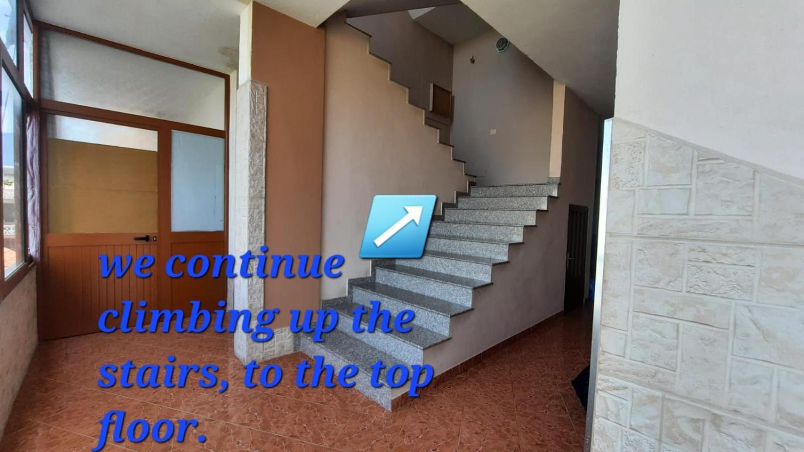 Crew Hostel Тирана Экстерьер фото