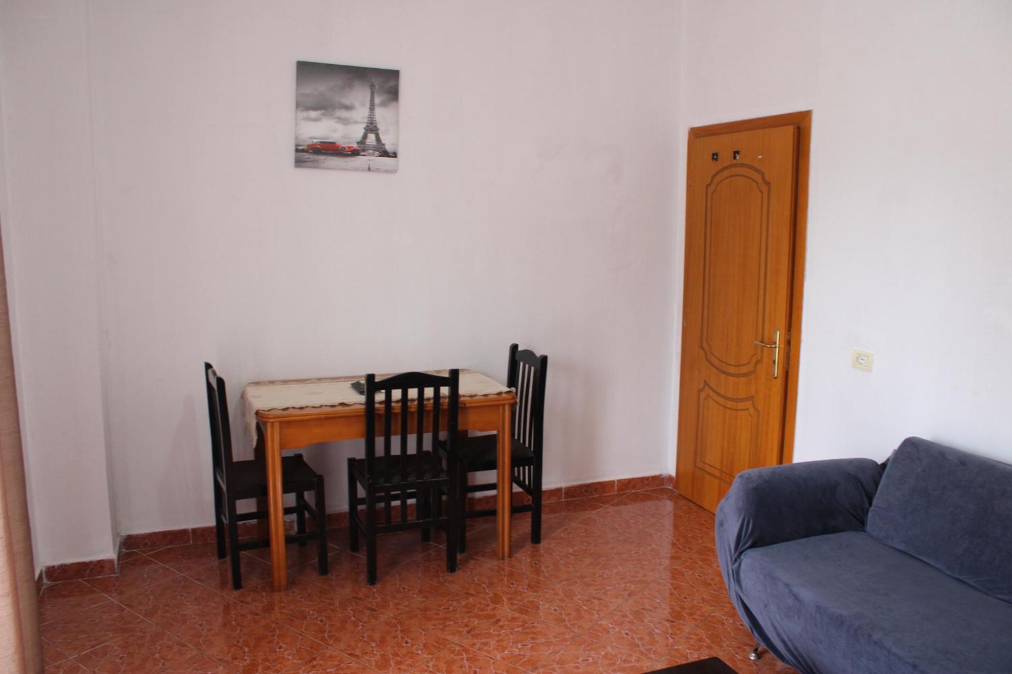 Crew Hostel Тирана Экстерьер фото