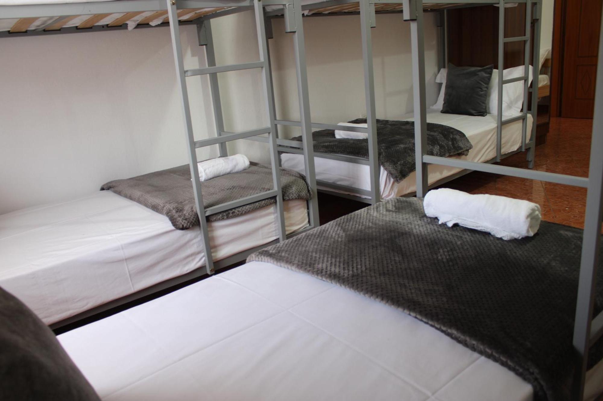 Crew Hostel Тирана Экстерьер фото