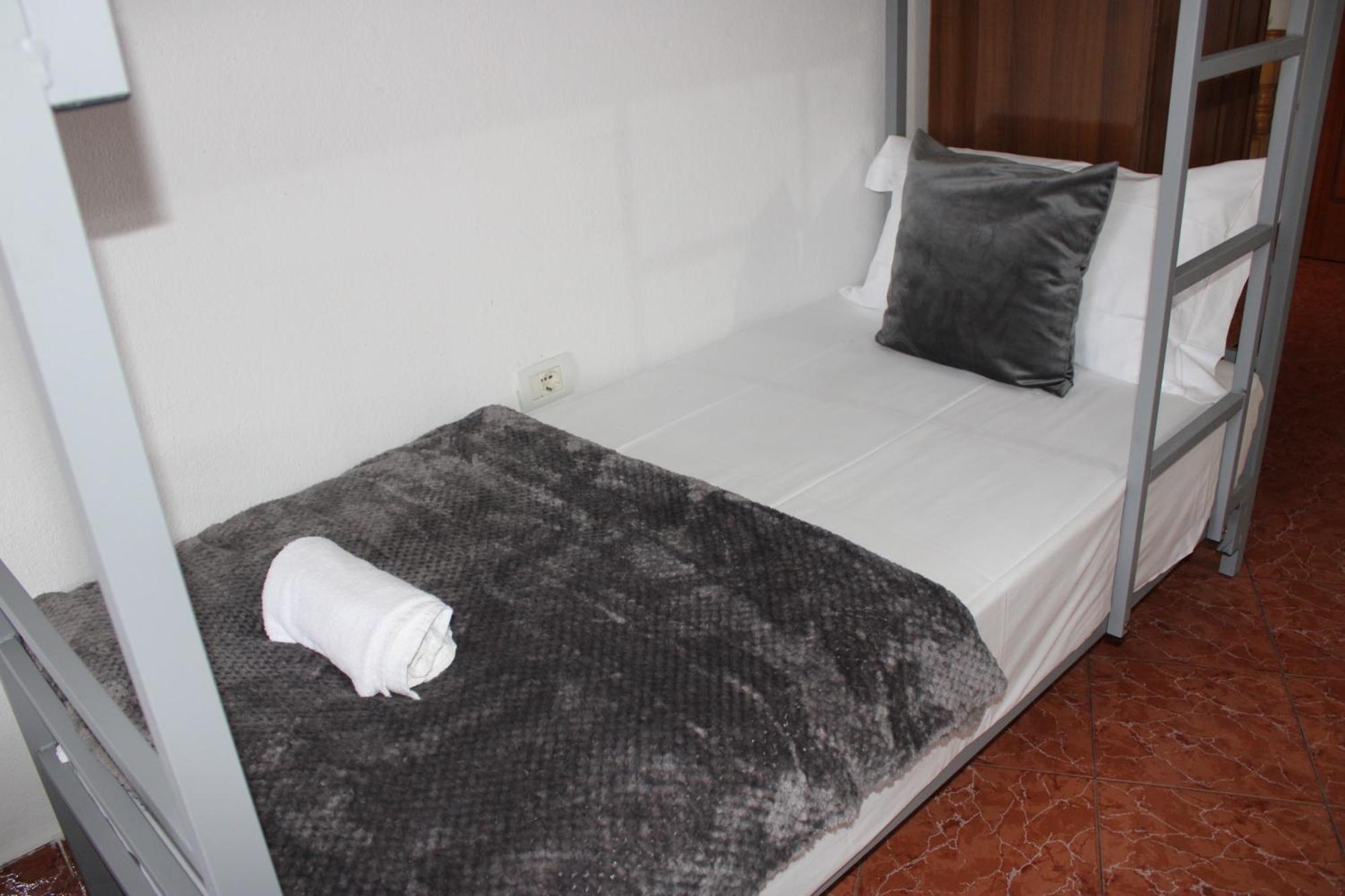 Crew Hostel Тирана Экстерьер фото