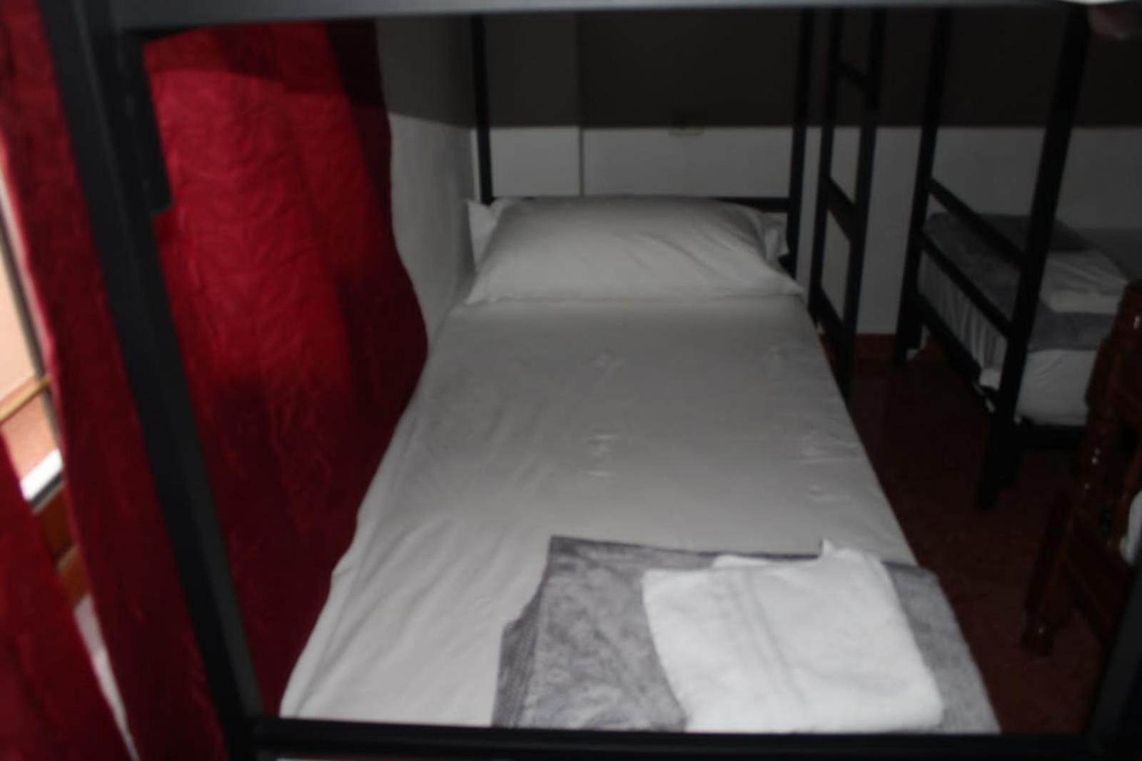 Crew Hostel Тирана Экстерьер фото