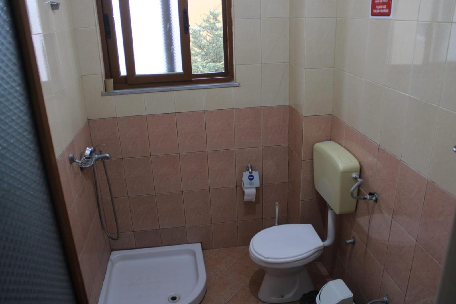 Crew Hostel Тирана Экстерьер фото