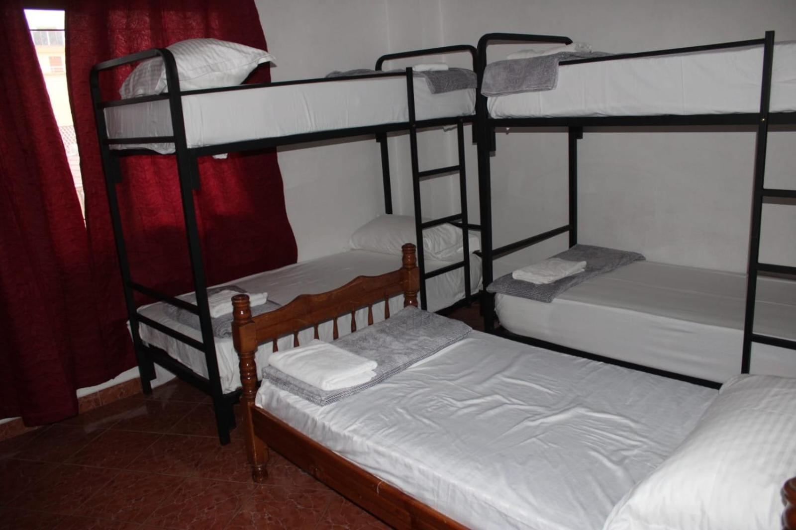 Crew Hostel Тирана Экстерьер фото