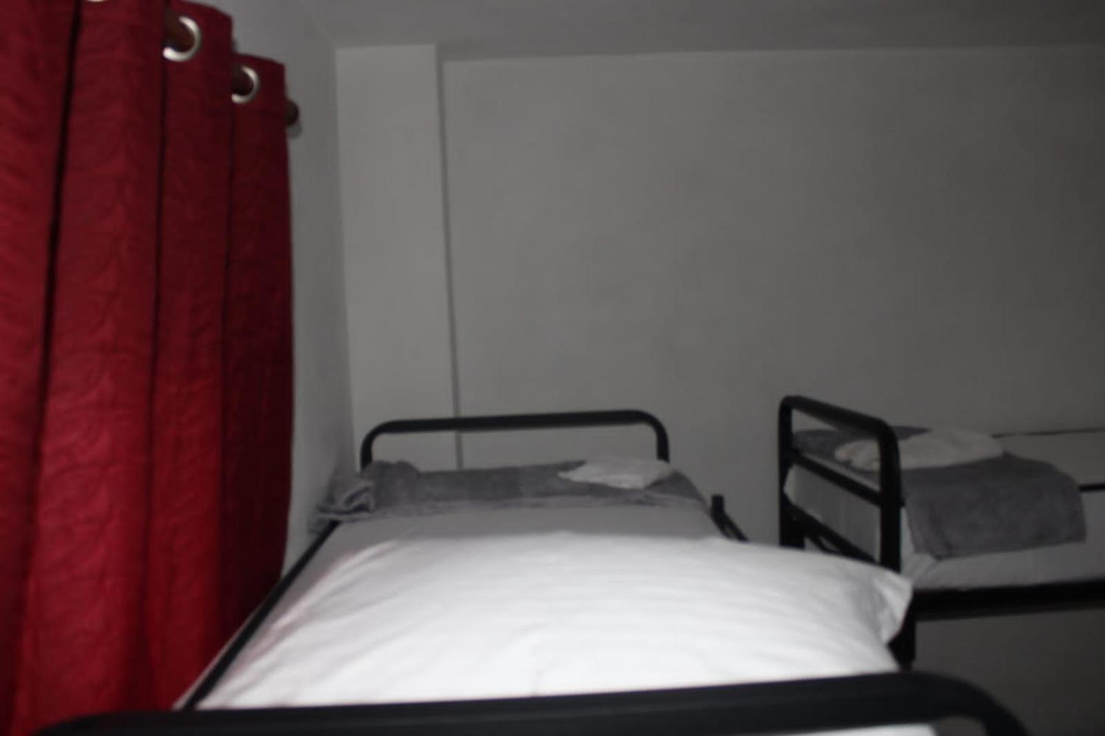 Crew Hostel Тирана Экстерьер фото
