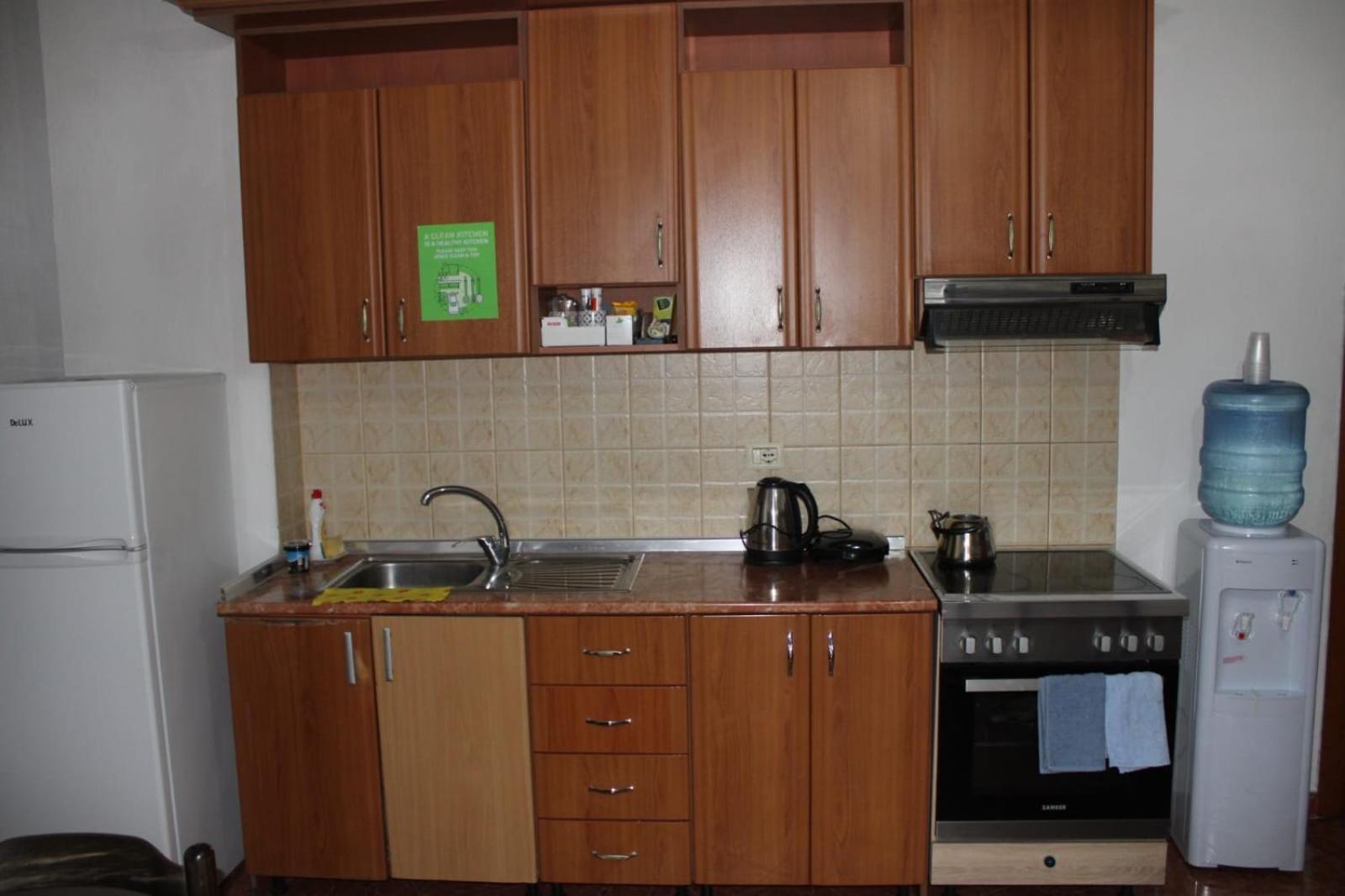 Crew Hostel Тирана Экстерьер фото
